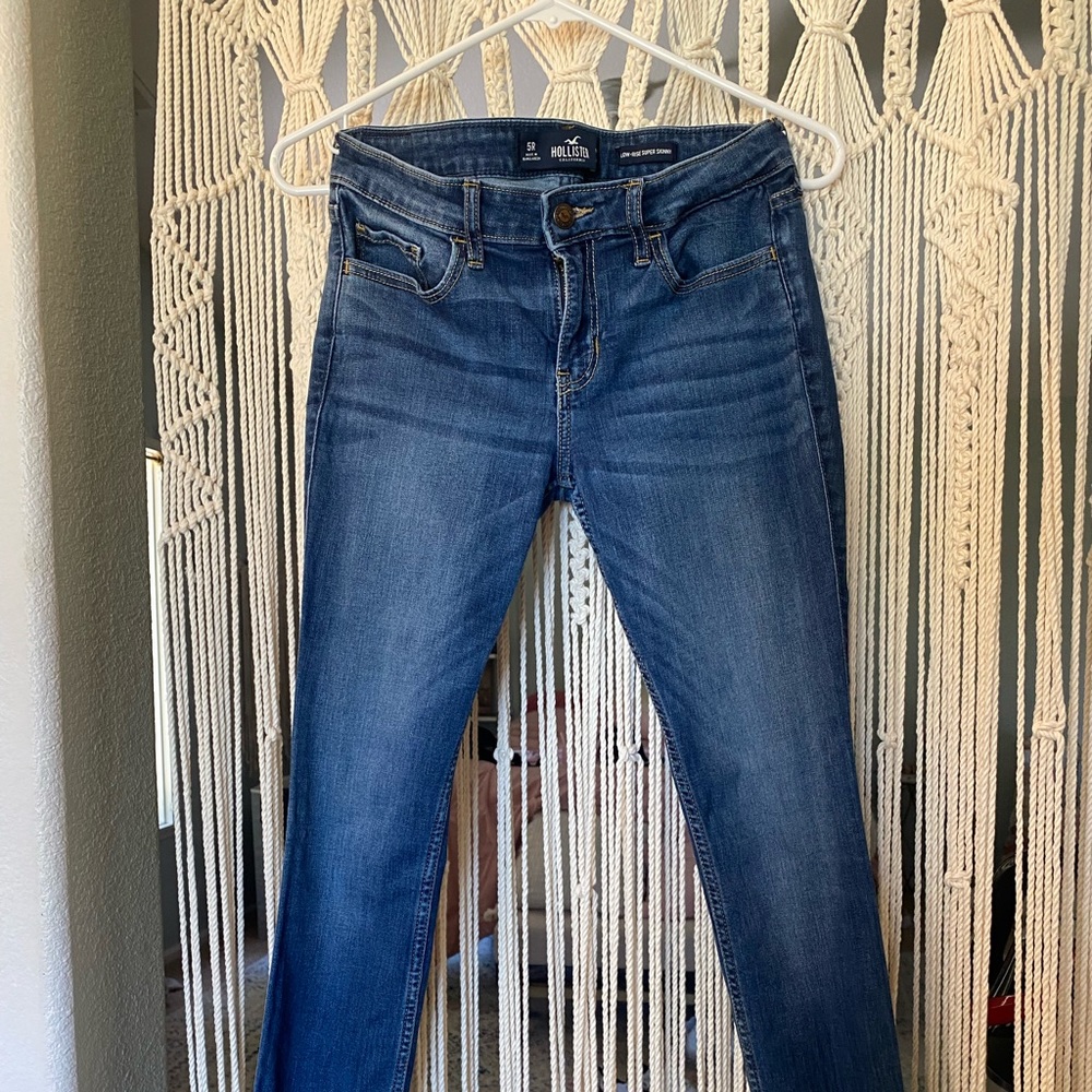 Hollister. 27/30